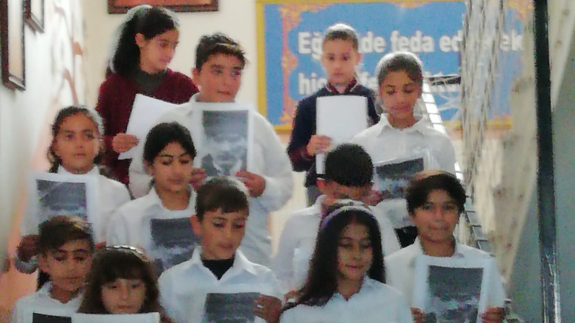 Adilcevaz İlk ve Ortaokulunda 10 Kasım Atatürk'ü Anma Programı Düzenlendi